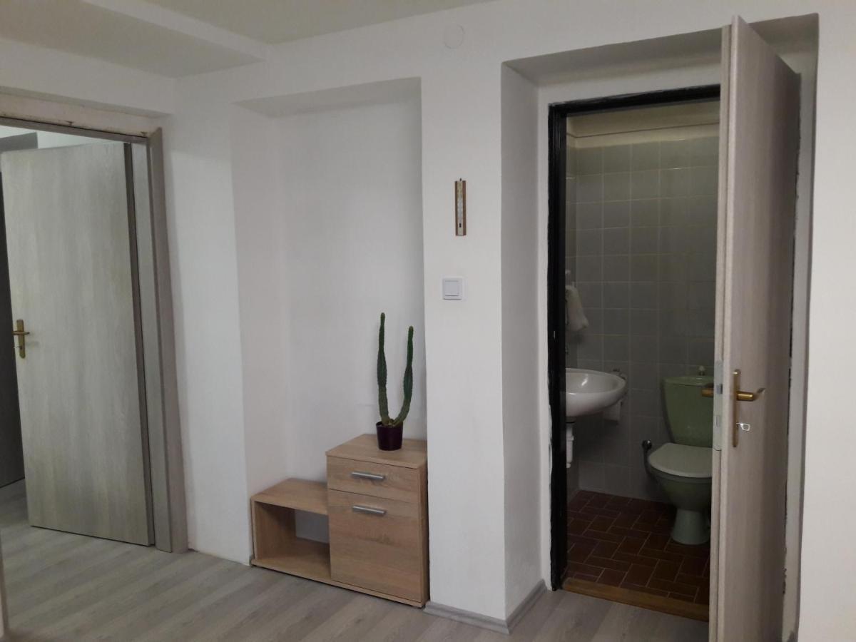 Apartment V Podbabe Prague